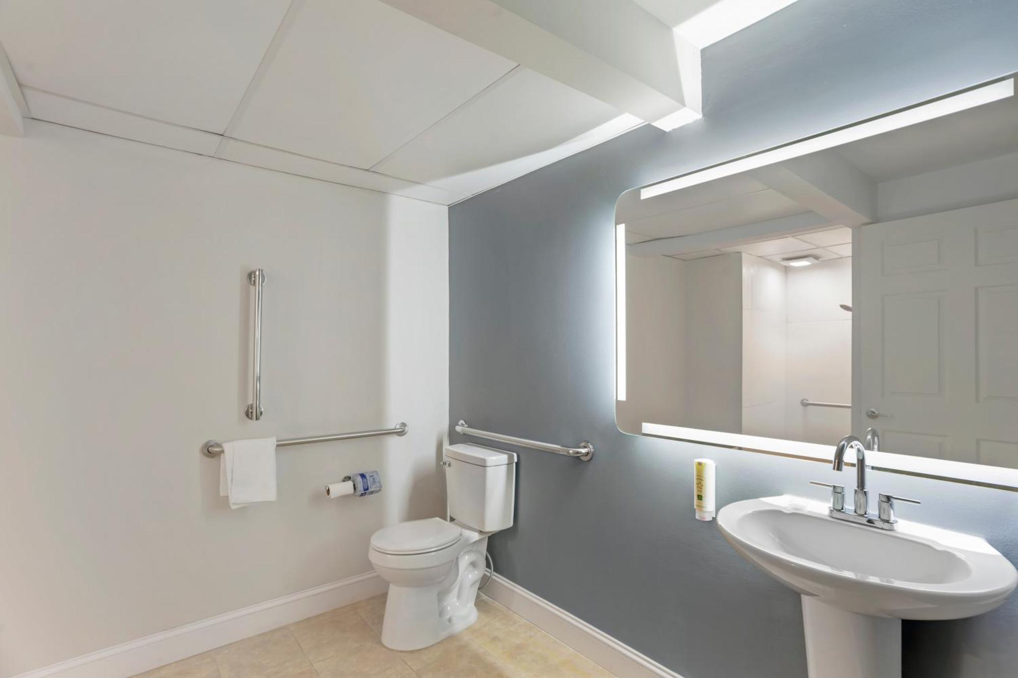 Quality Inn Smoketown  Ngoại thất bức ảnh